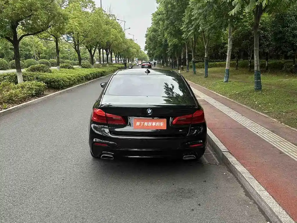 BMW 5 Series 2018 — фото 11
