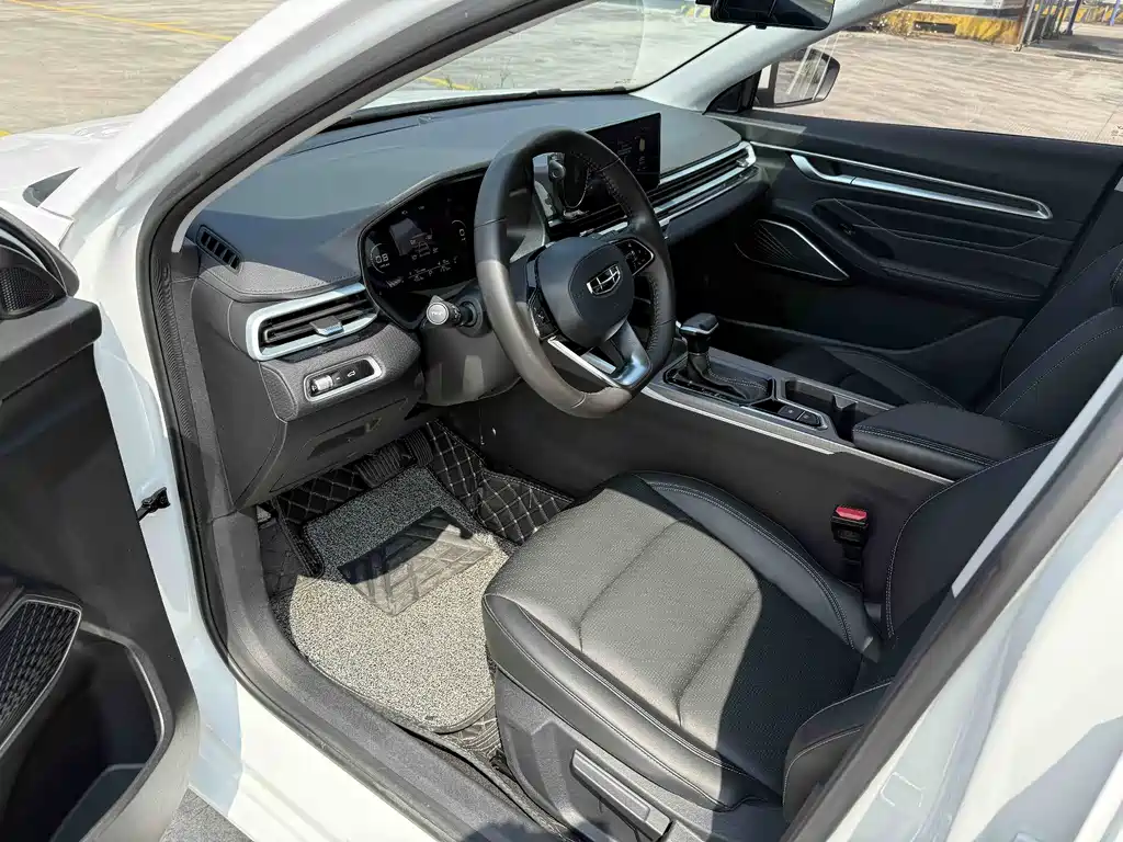 Geely Emgrand 2021