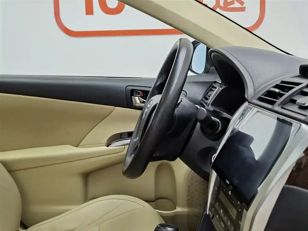 Toyota Camry 2015 — фото 22