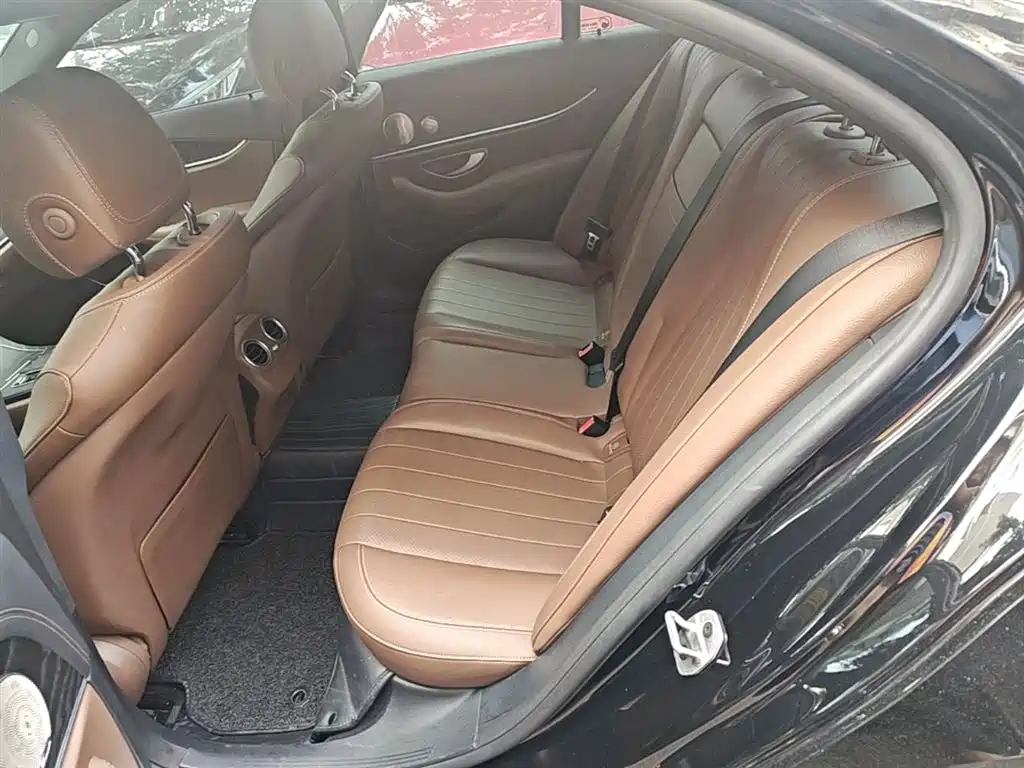 Mercedes-Benz E-Class 2022 — фото 17