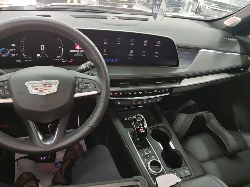 Cadillac XT4 2023 — фото 10