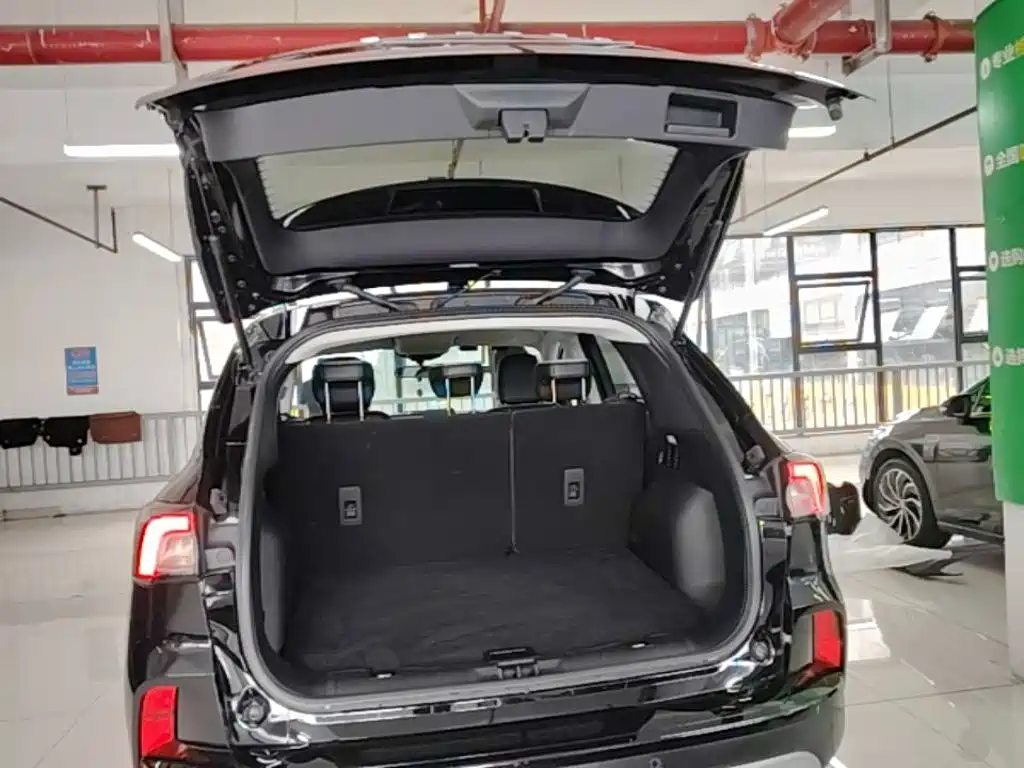 Ford Escape 2022 — фото 19
