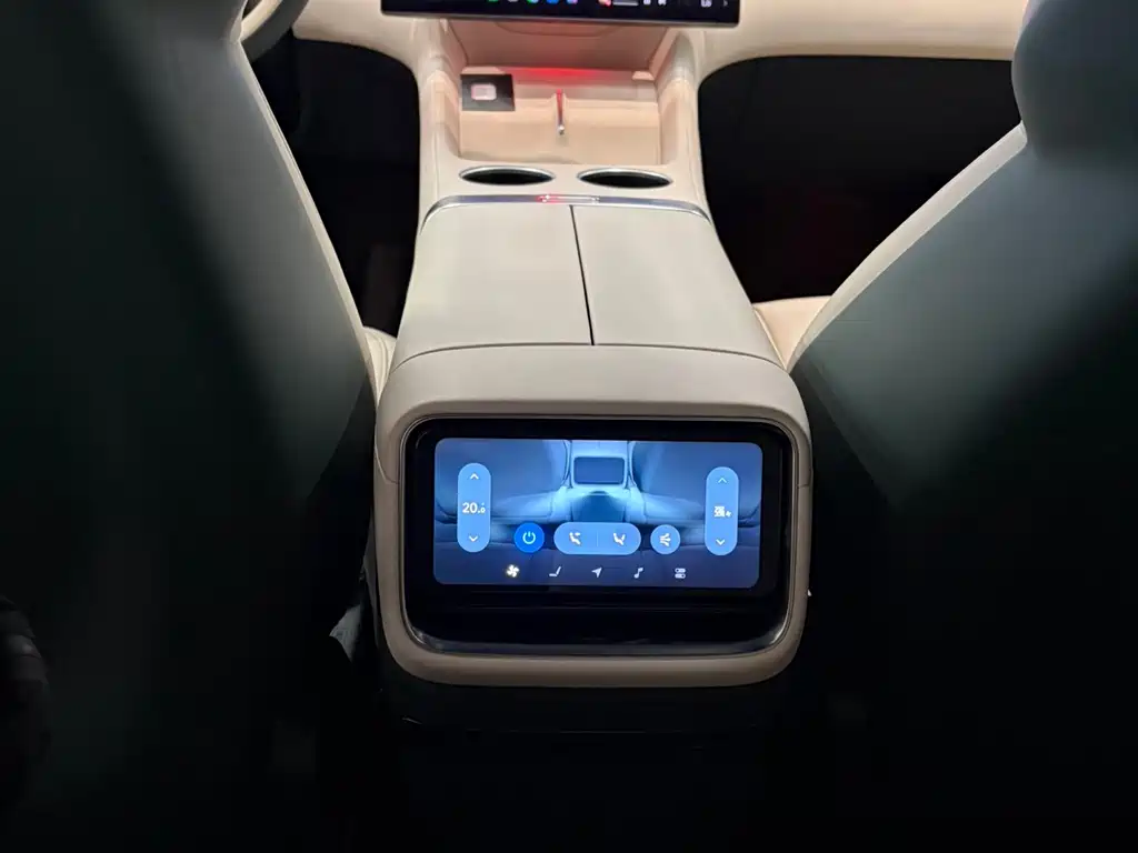 Xiaomi YU7 2025 — фото 11