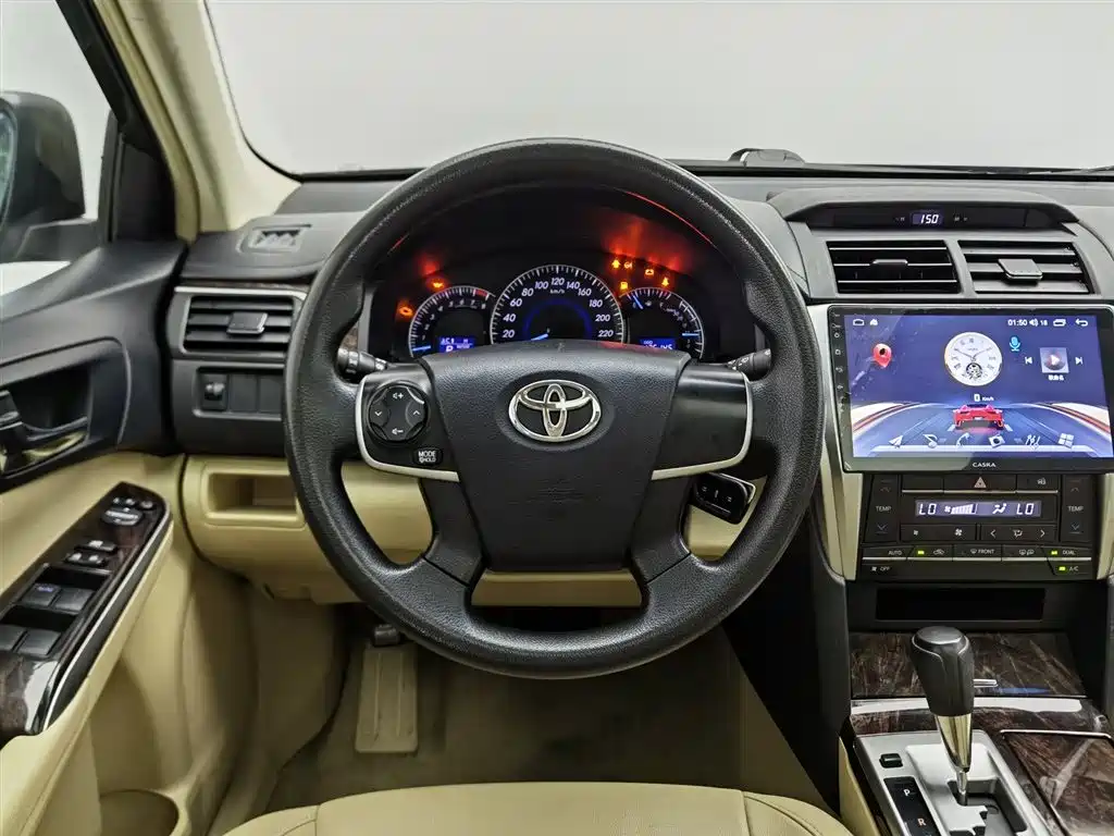Toyota Camry 2015 — фото 11