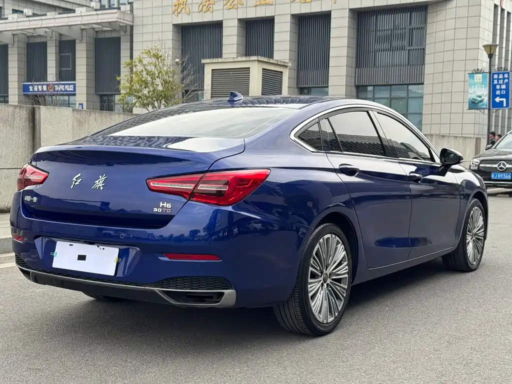 Hongqi H5 2022 — фото 4