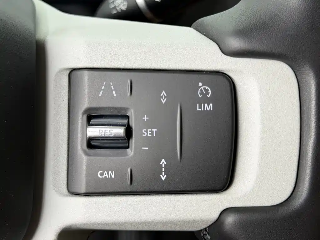 Land Rover Defender 2024 — фото 19