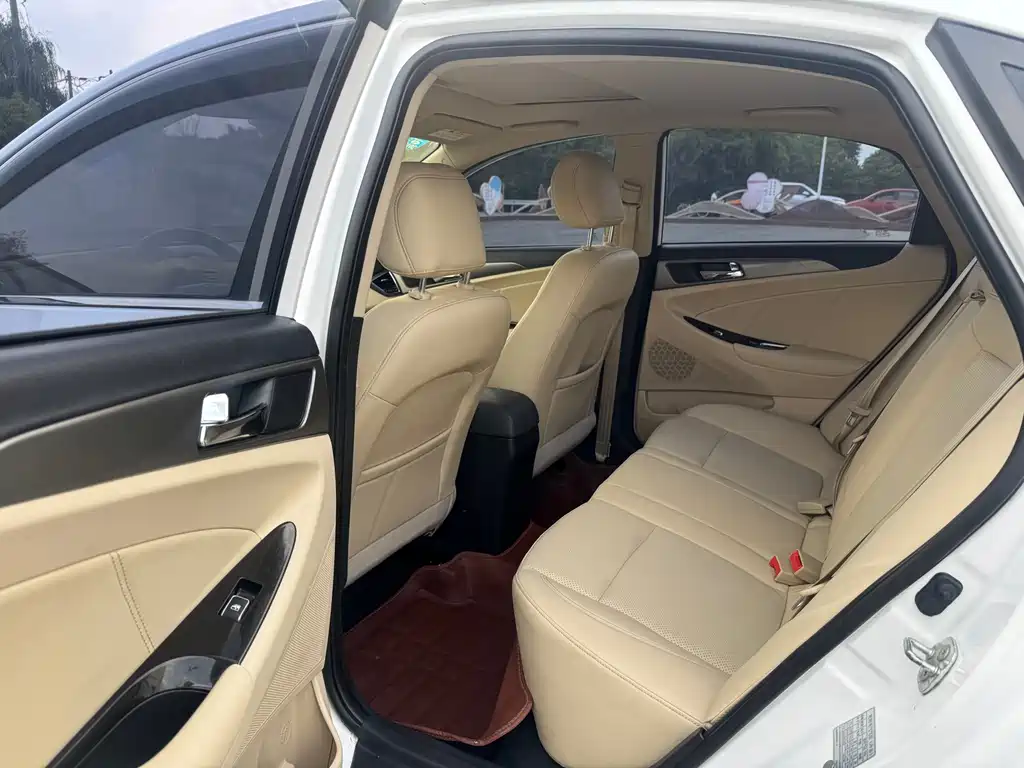 Changan Eado 2017 — фото 13
