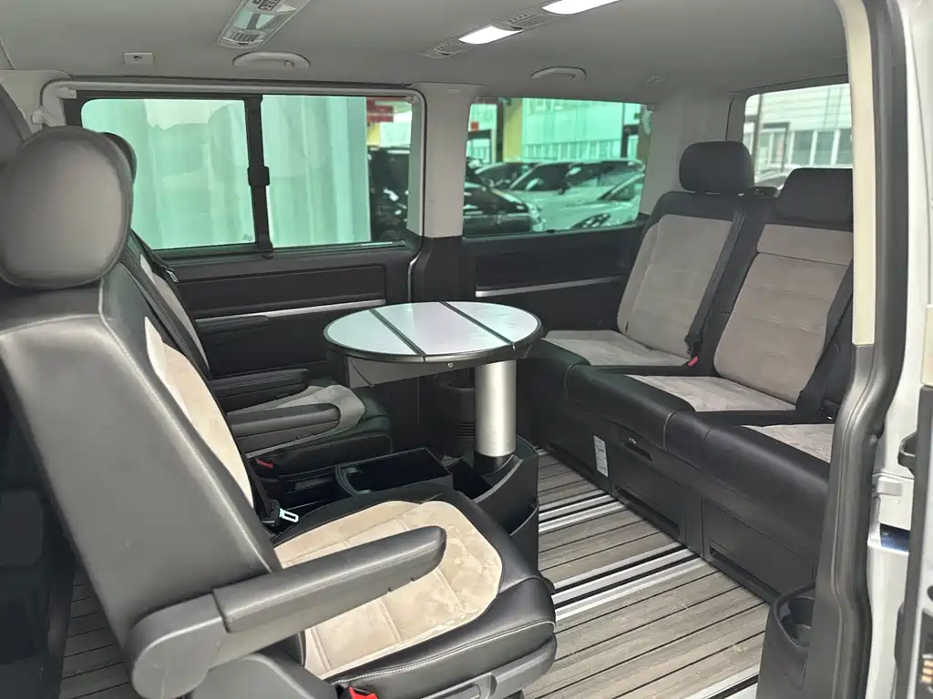 Volkswagen Multivan 2018 — фото 34