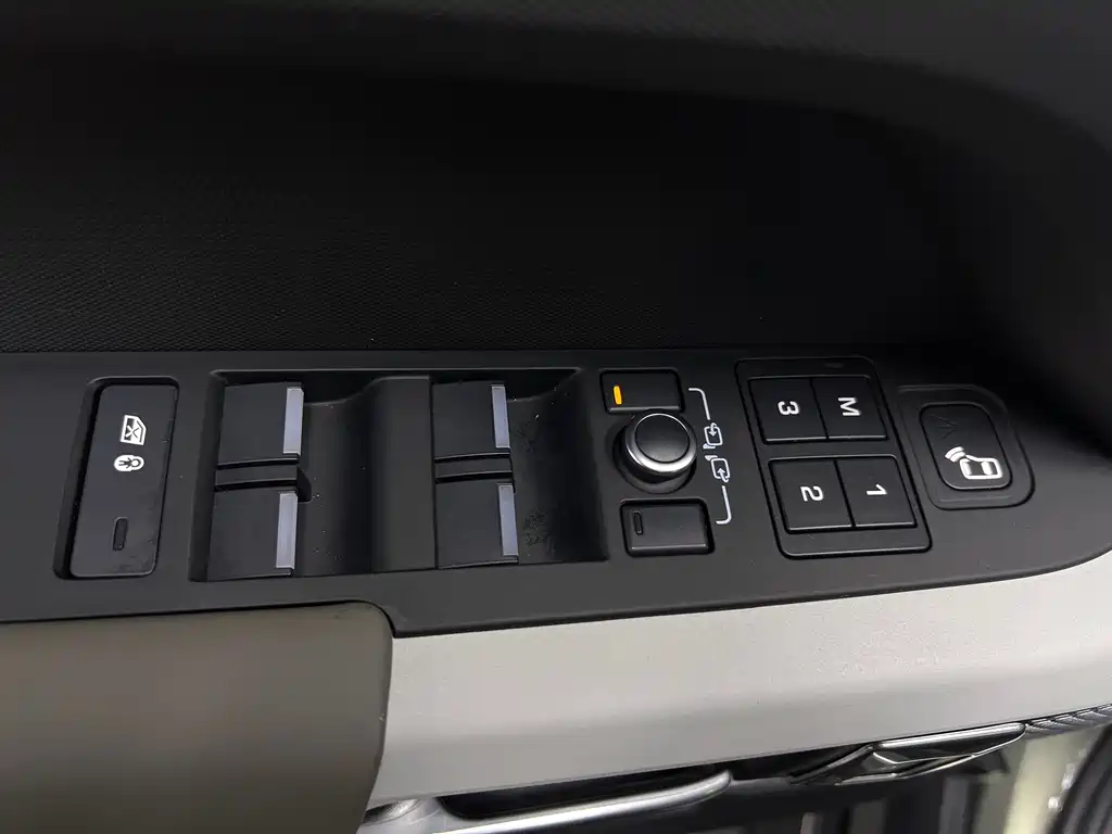 Land Rover Defender 2022 — фото 22
