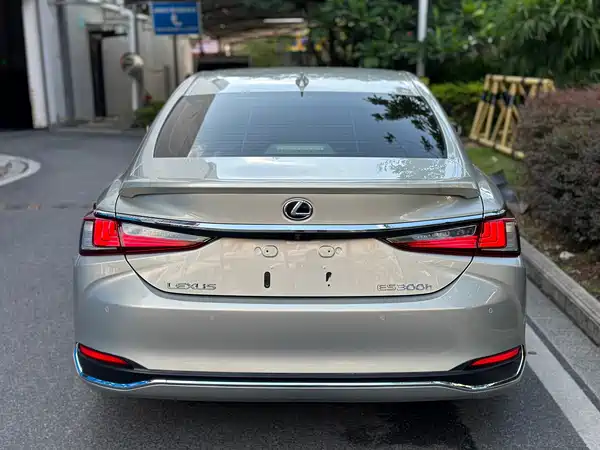 Lexus ES 2021