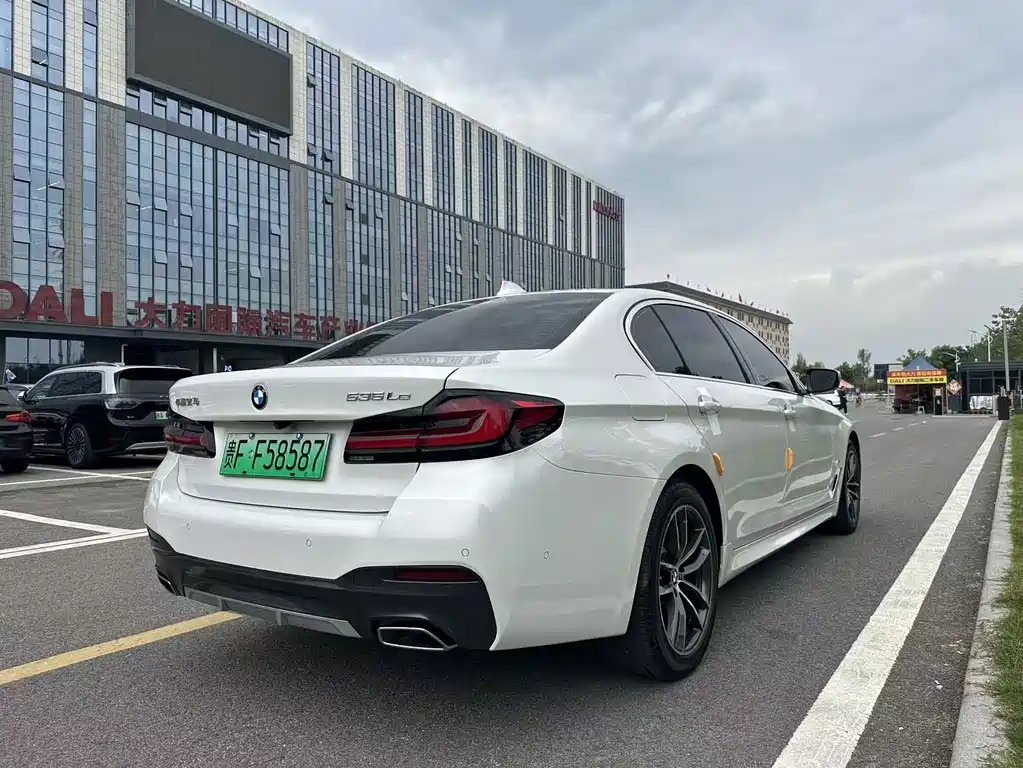 BMW 5 Series New Energy 2021 — фото 12