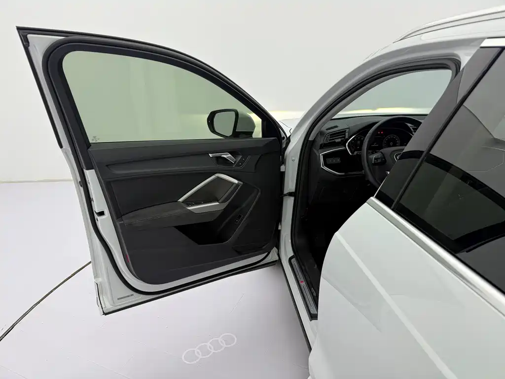 Audi Q3 2022 — фото 9