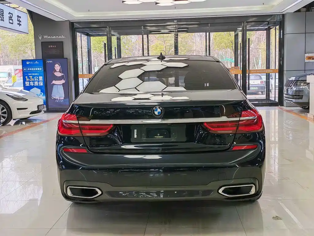 BMW 7 Series 2018 — фото 8