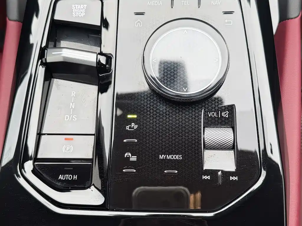 BMW 5 Series 2025 — фото 9