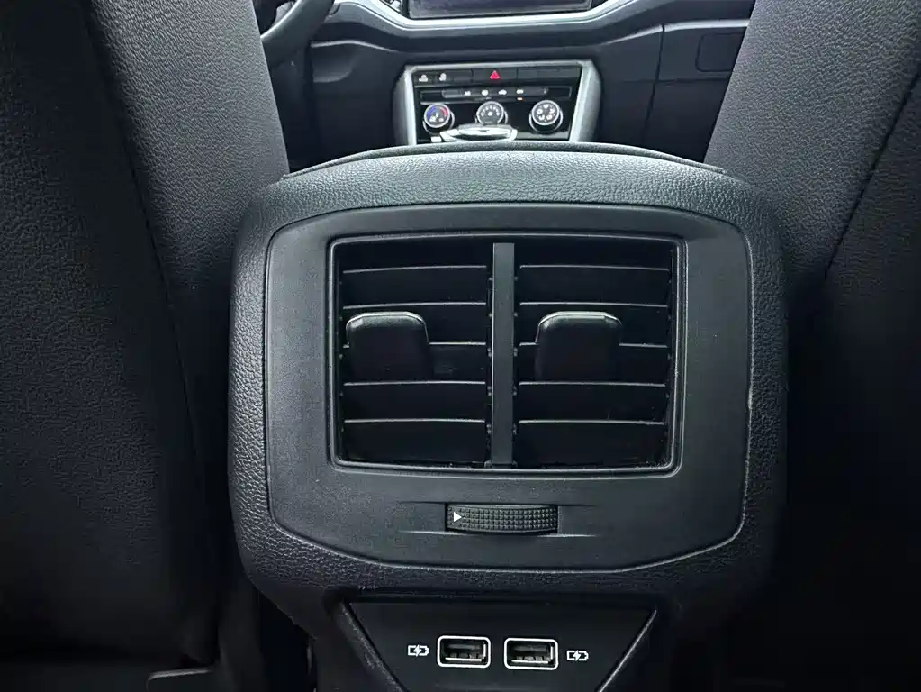 Volkswagen T-Roc 2022 — фото 12