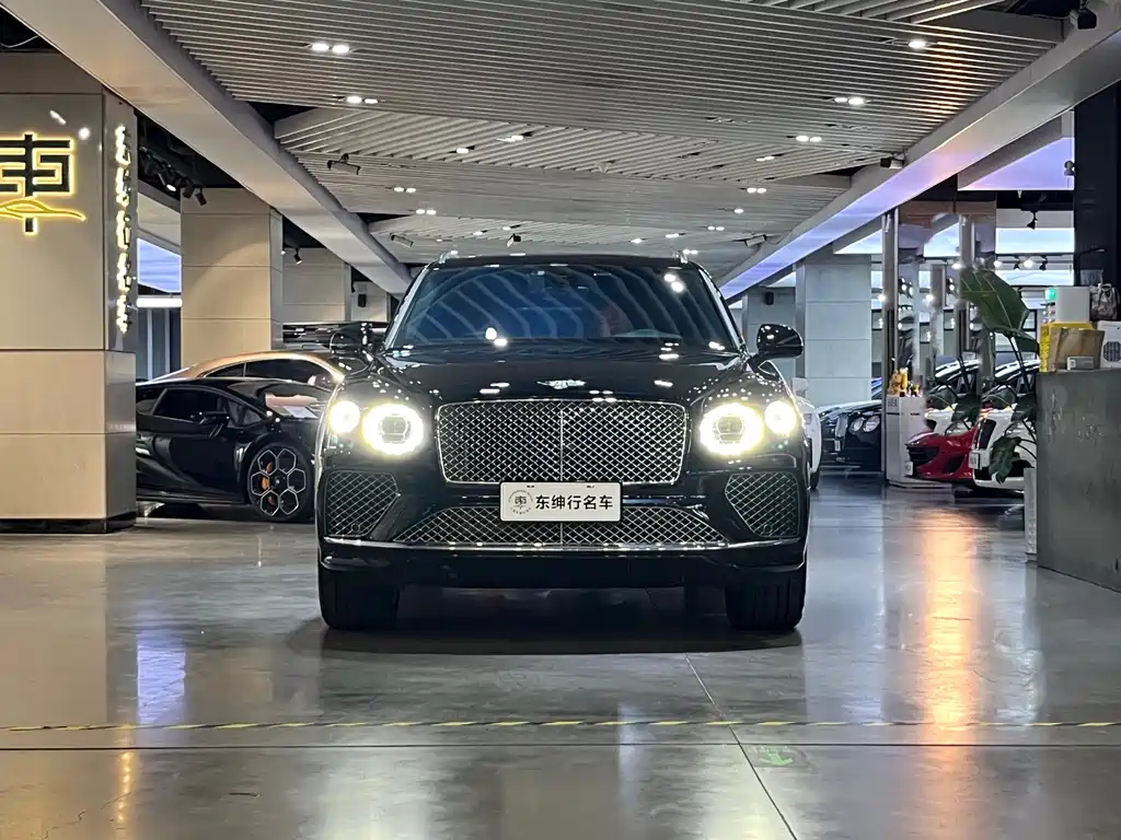 Bentley Bentayga 2021 — фото 2