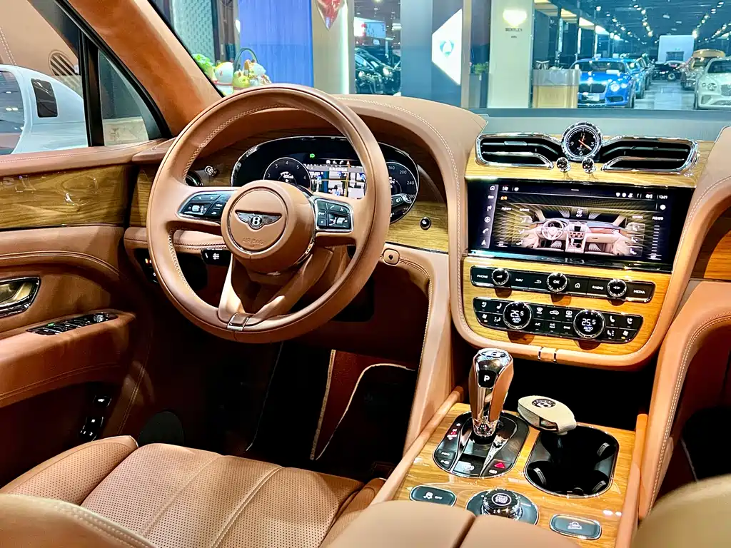 Bentley Bentayga 2021 — фото 10