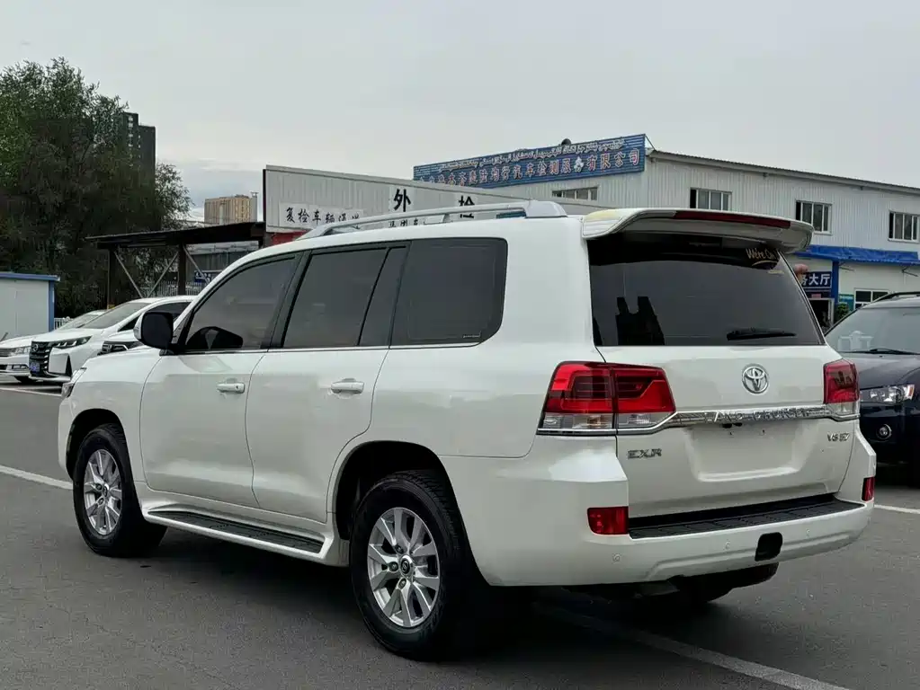 Toyota Land Cruiser 2016 — фото 9