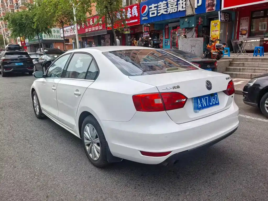 Volkswagen Sagitar 2014