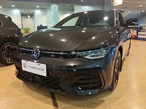 Volkswagen Golf 2025