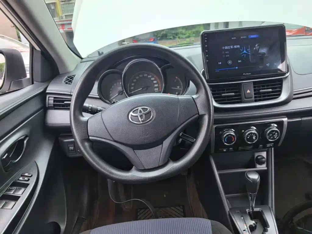 Toyota Yaris L 2022 — фото 11