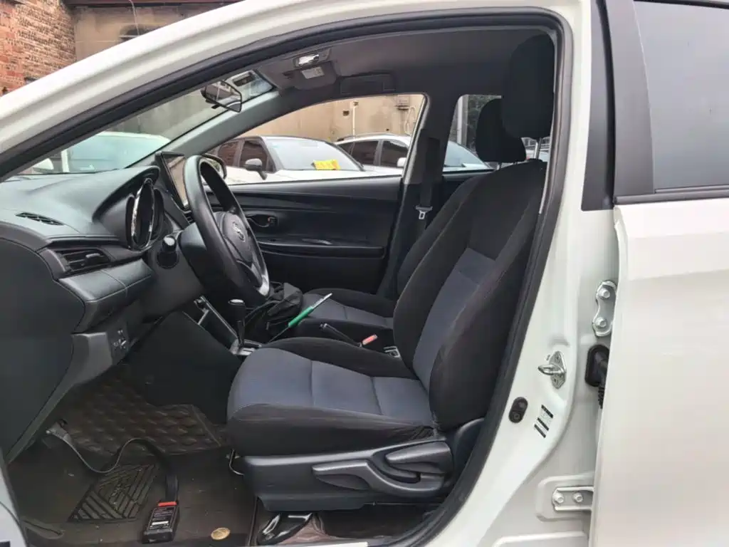 Toyota Yaris L 2022 — фото 15
