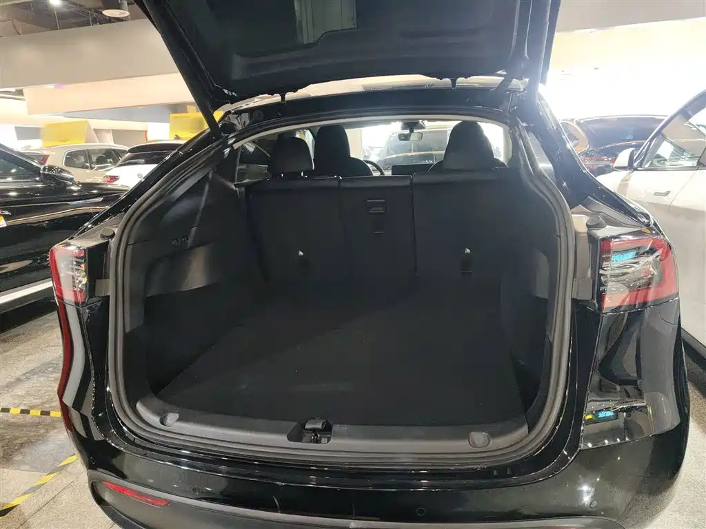 Tesla Model Y 2023 — фото 15