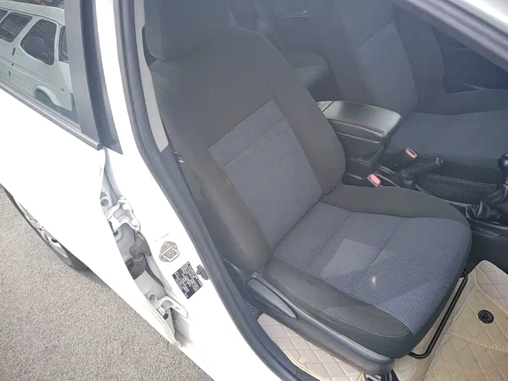 Toyota Yaris L 2017 — фото 25