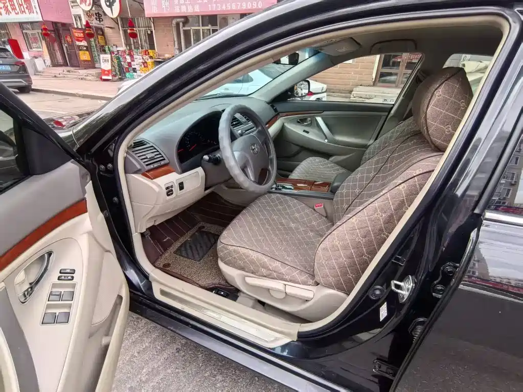 Toyota Camry 2015 — фото 8
