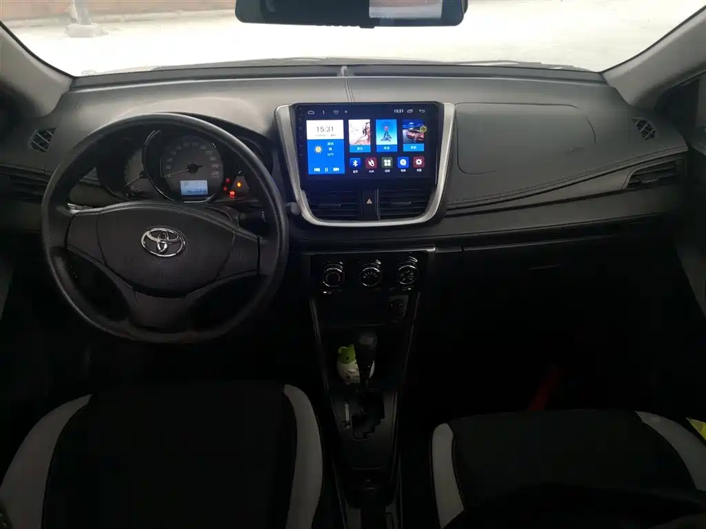 Toyota Yaris L 2020 — фото 6