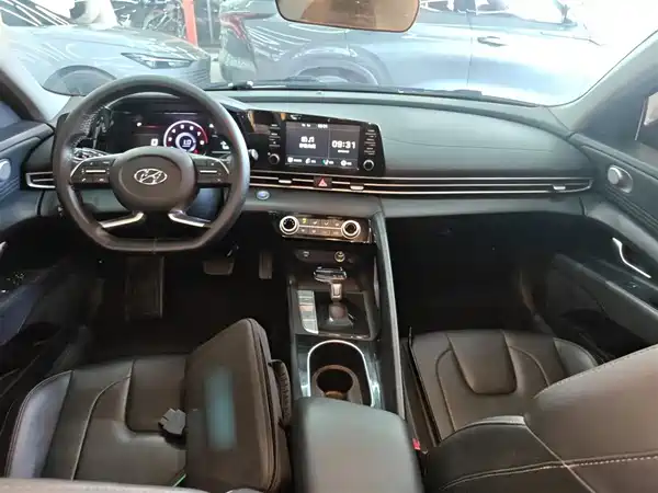 Hyundai Elantra 2021