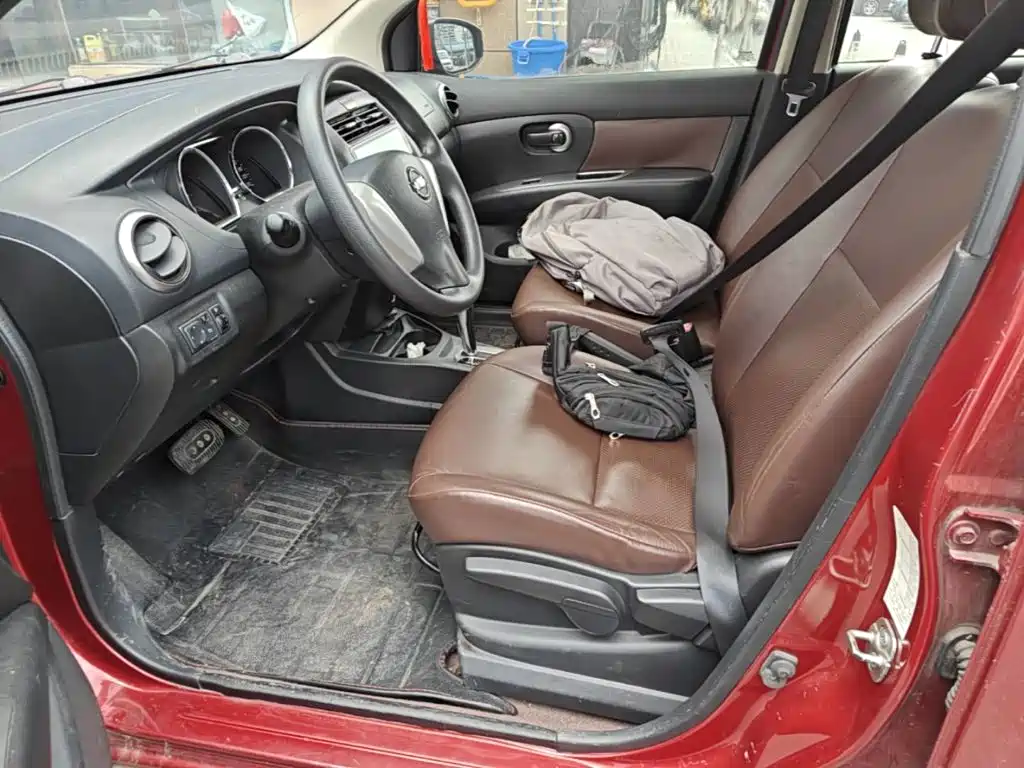 Nissan Livina 2015 — фото 11