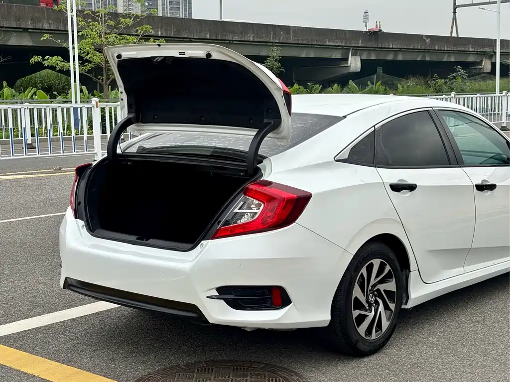 Honda Civic 2017 — фото 8