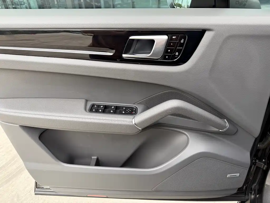 Porsche Cayenne 2021