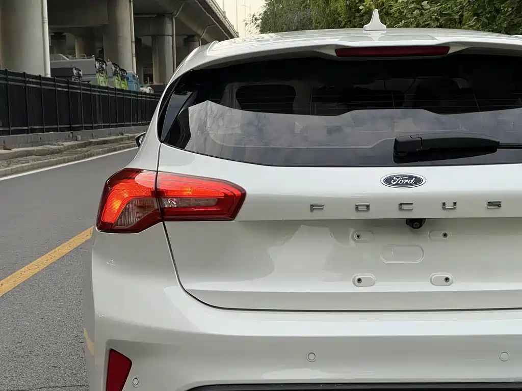 Ford Focus 2020 — фото 11