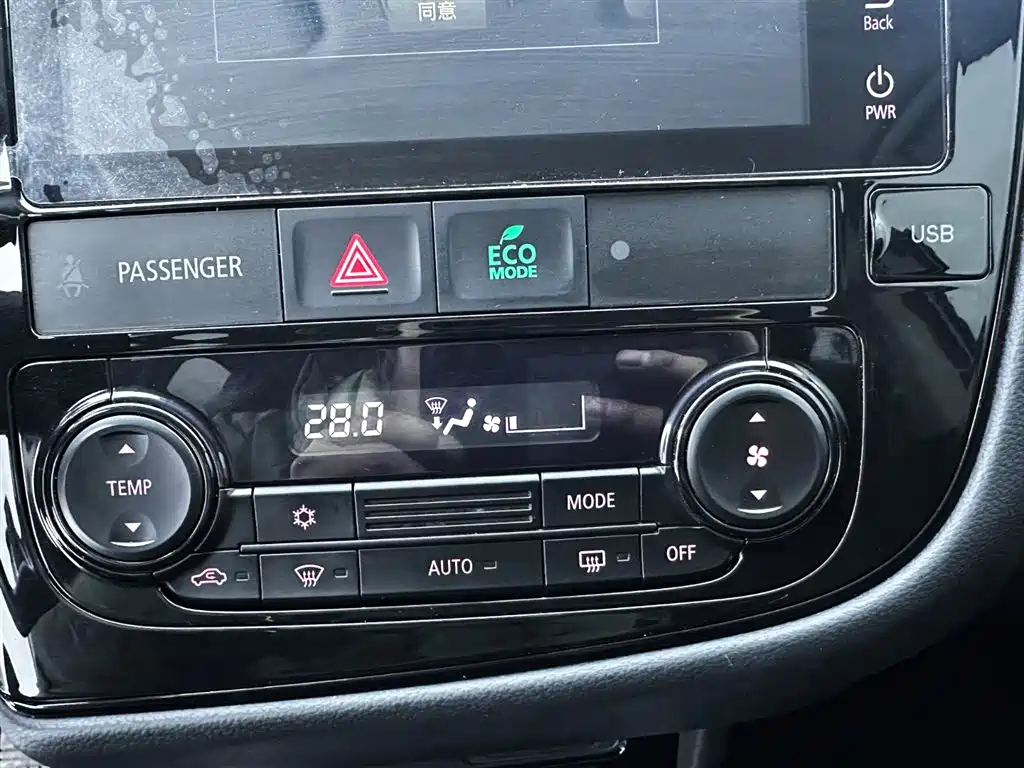 Mitsubishi Outlander 2022 — фото 13