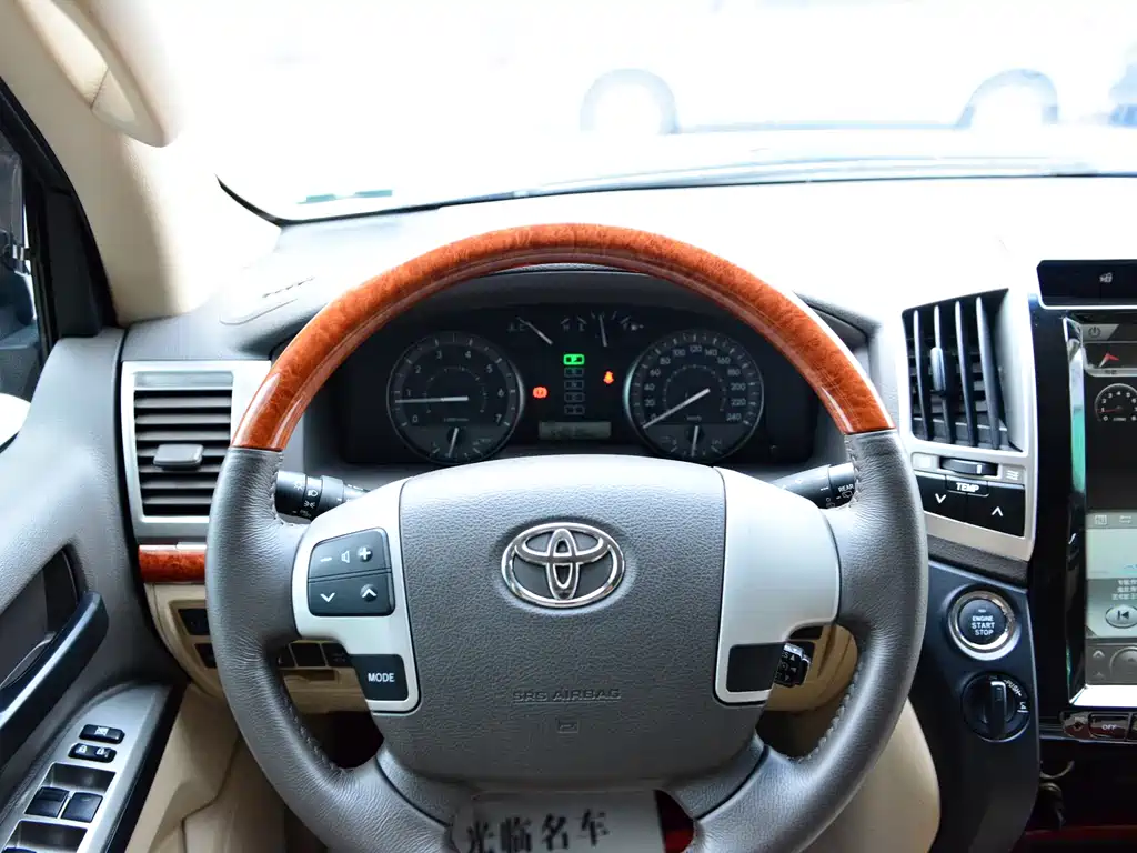 Toyota Land Cruiser 2017 — фото 15