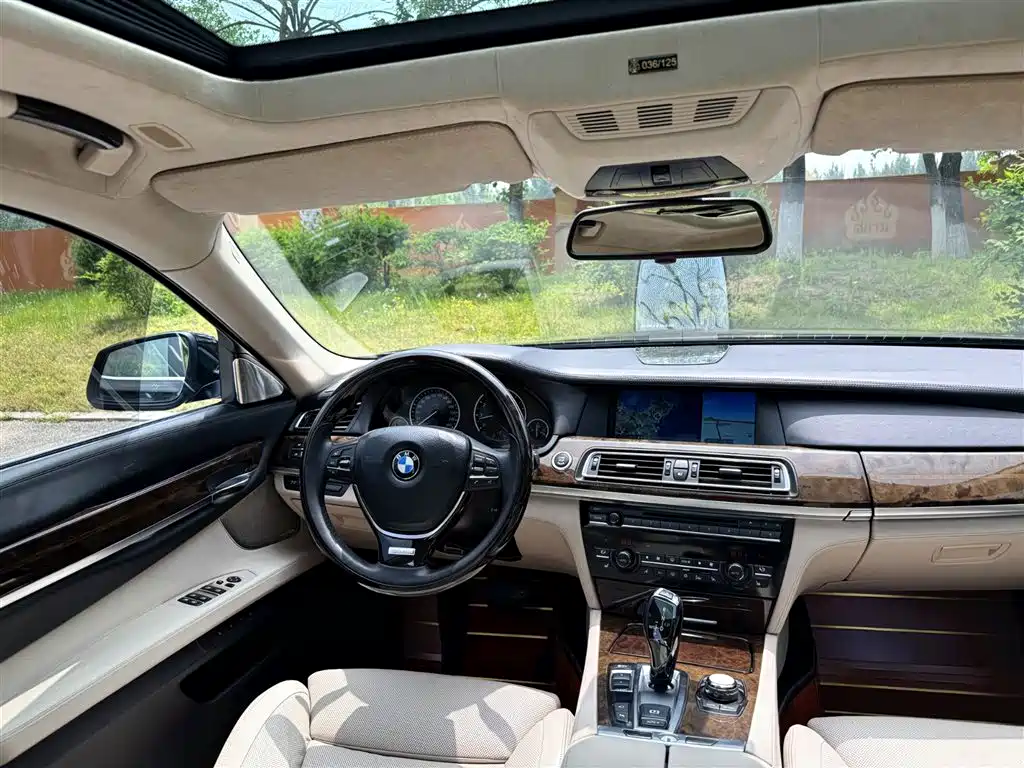BMW 7 Series 2012 — фото 21