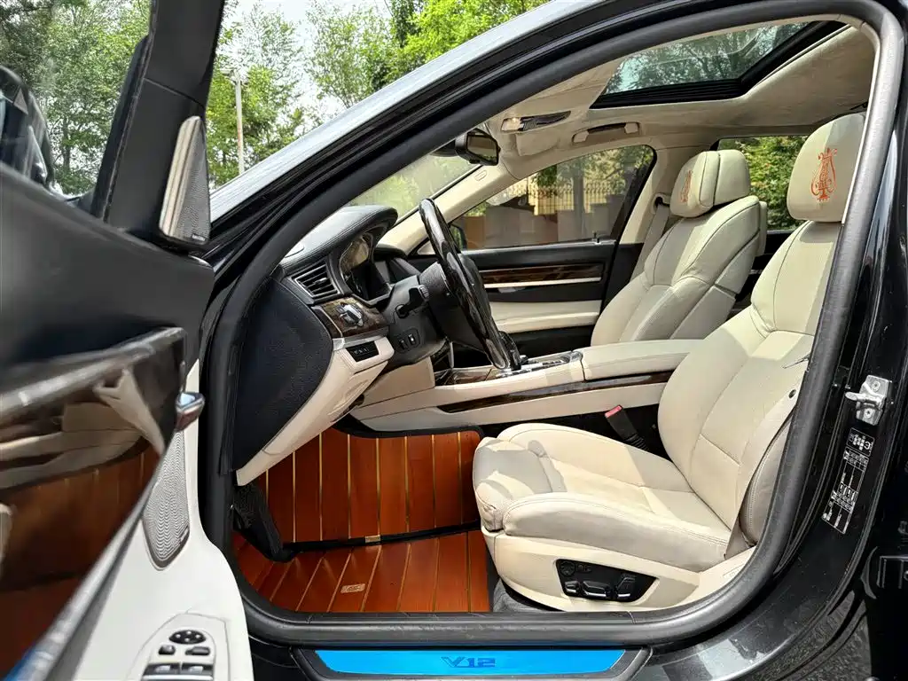 BMW 7 Series 2012 — фото 12