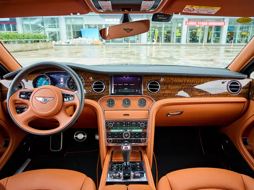 Bentley Mulsanne 2017 — фото 13