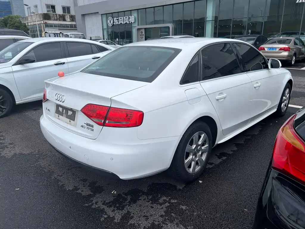 Audi A4L 2011