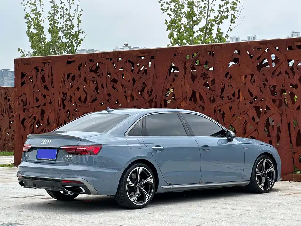Audi A4L 2022 — фото 7