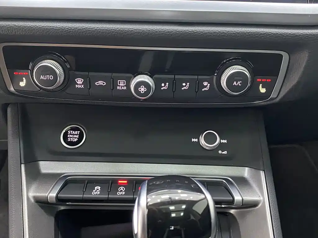 Audi Q3 2023 — фото 12