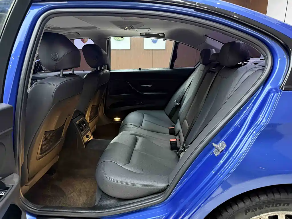 BMW 3 Series 2017 — фото 13