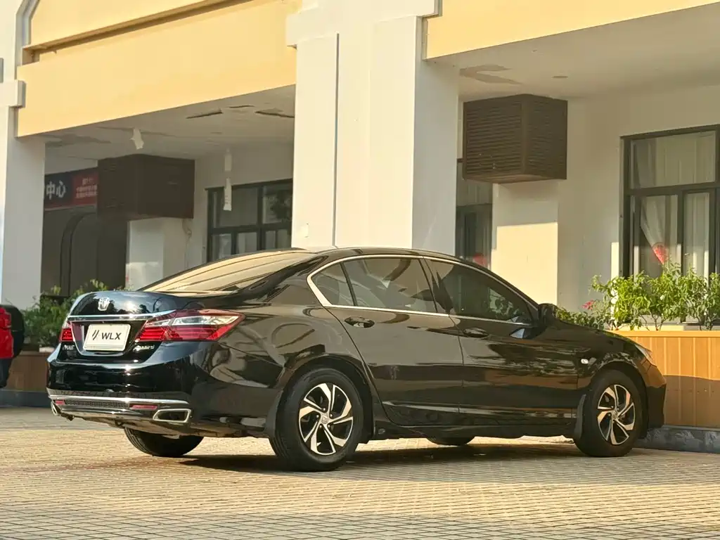 Honda Accord 2016 — фото 11
