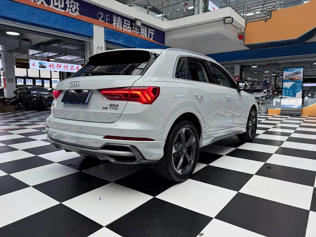 Audi Q3 2023 — фото 18