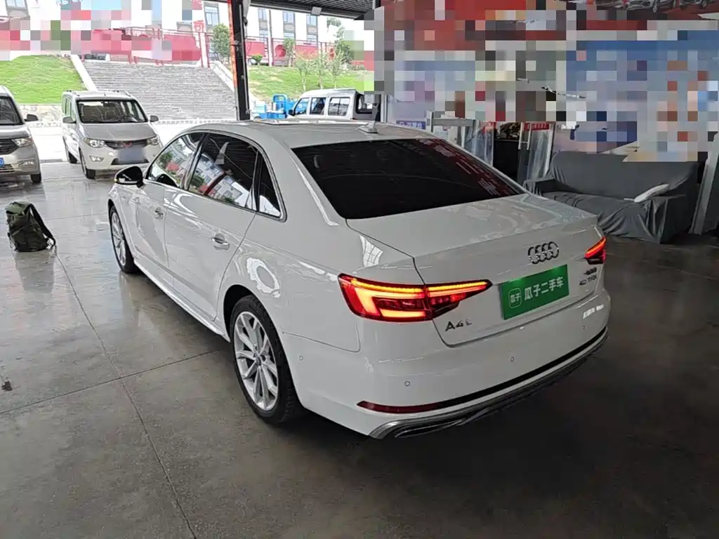 Audi A4L 2018