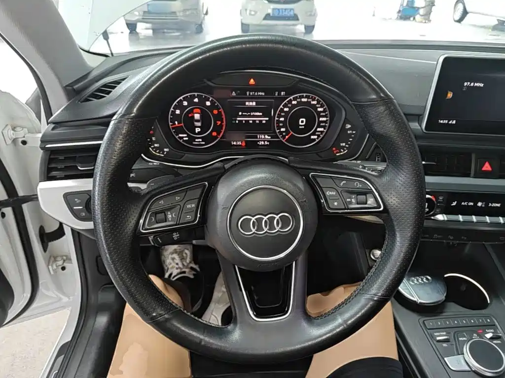 Audi A4L 2018 — фото 11