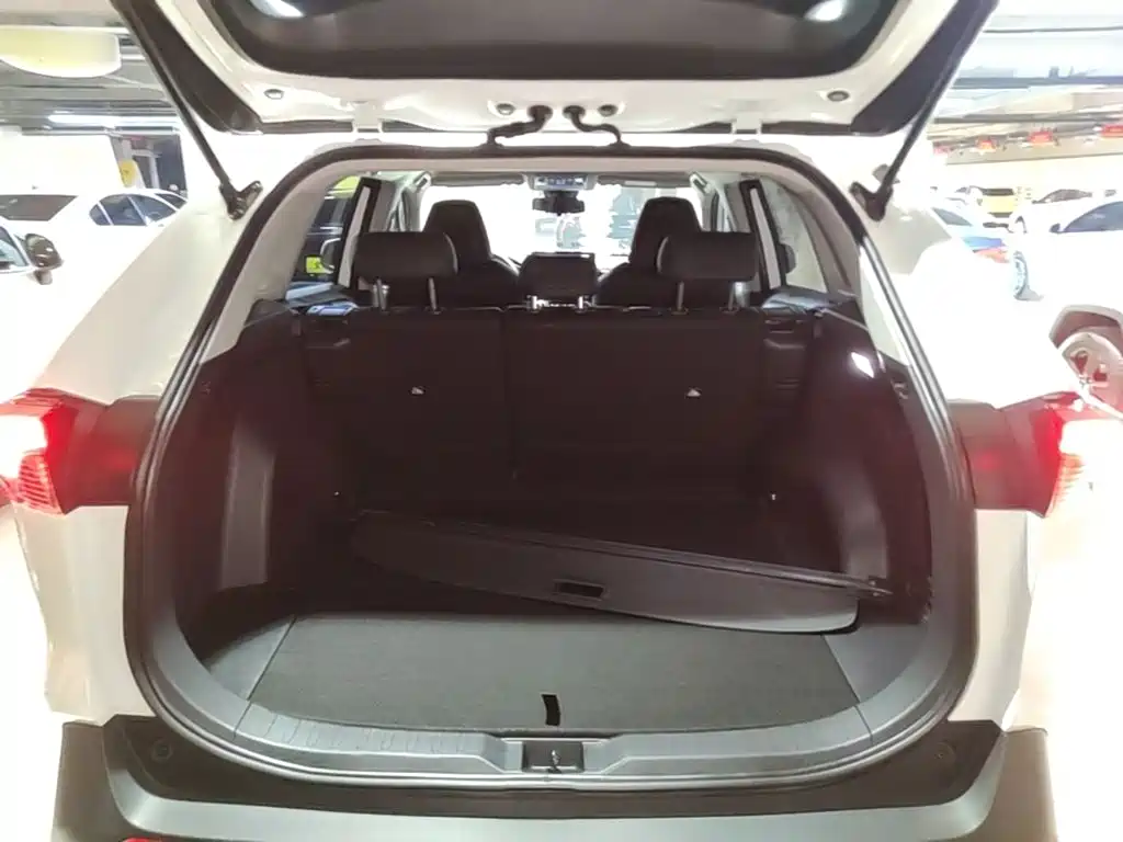 Toyota RAV4 2025 — фото 15