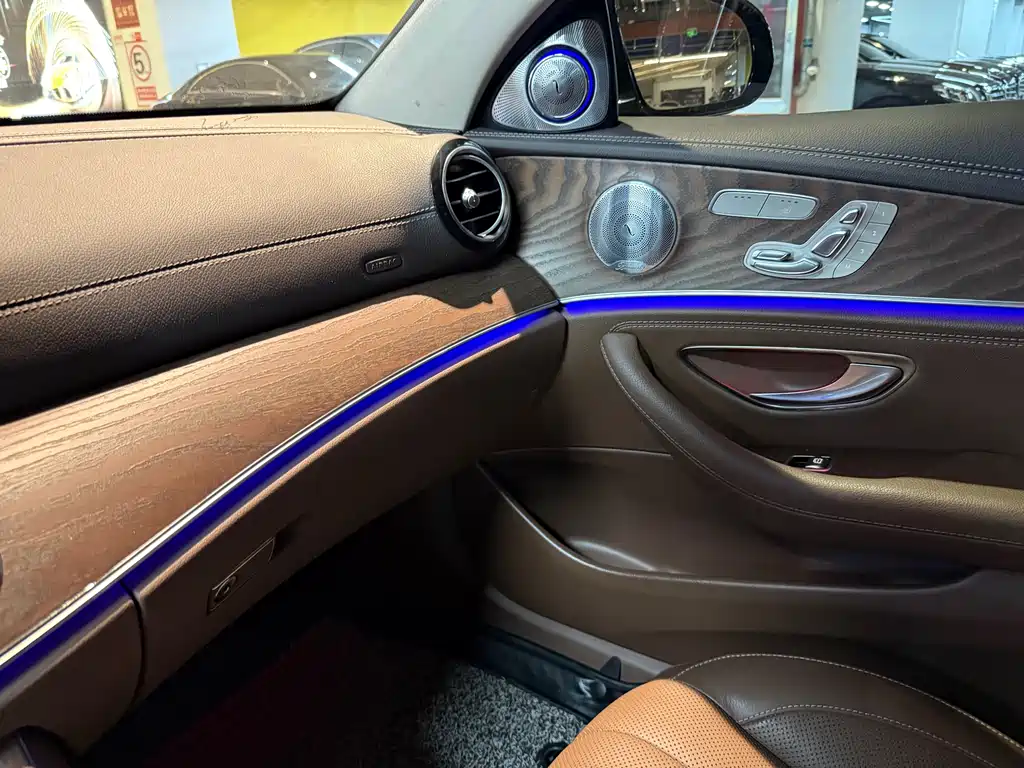 Mercedes-Benz E-Class 2020 — фото 18